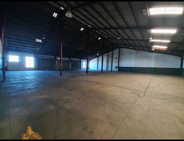 1,304M² WAREHOUSE FOR SALE IN WOODBROOK